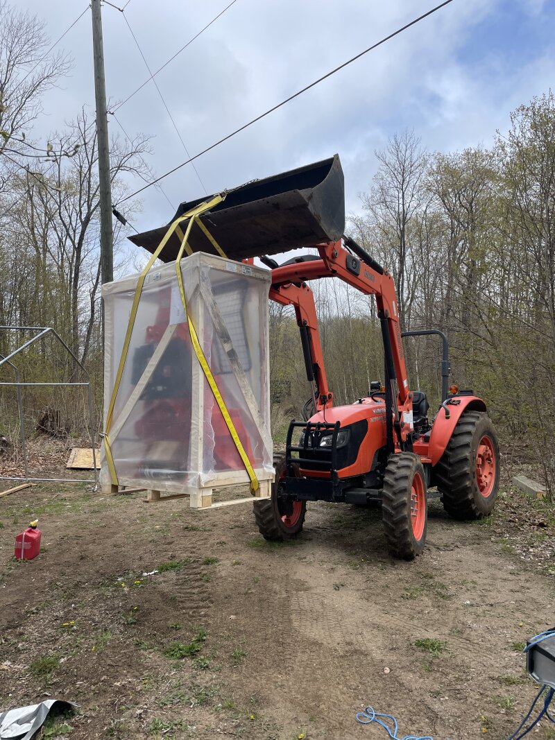 Unloading the brand new skidding winch with the tractor